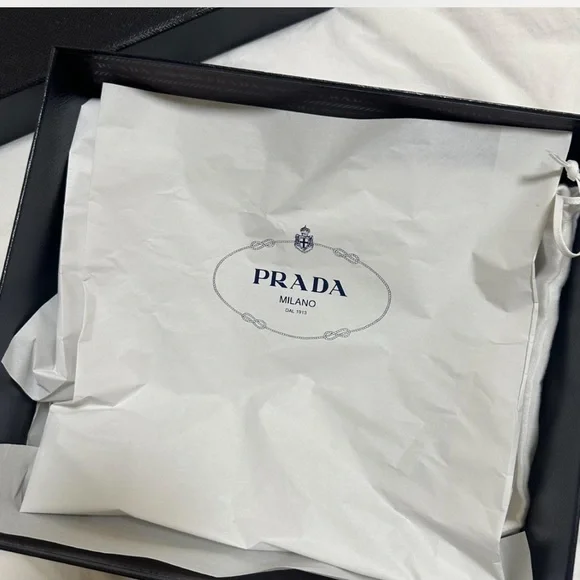 Prada Box - Picture 2 of 5